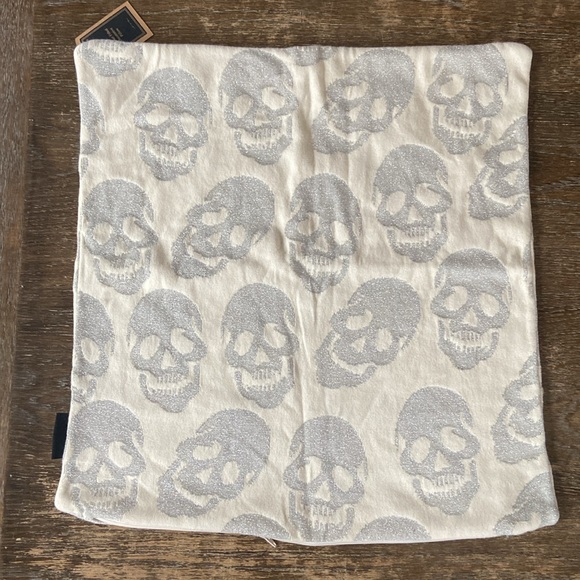 NWT Skull Pillow Cover 19” x 20” - Picture 6 of 6